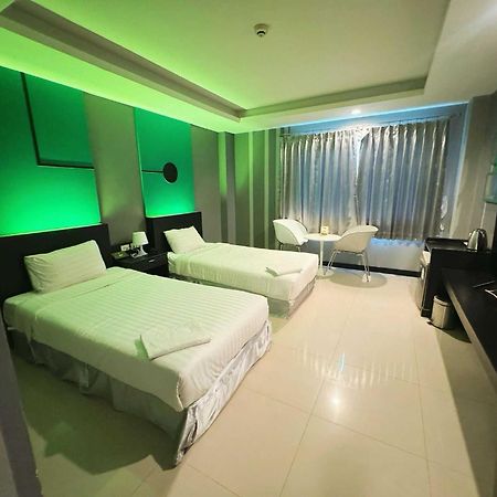 Capital O 75514 Vasidtee City Hotel Suphan Buri Bagian luar foto