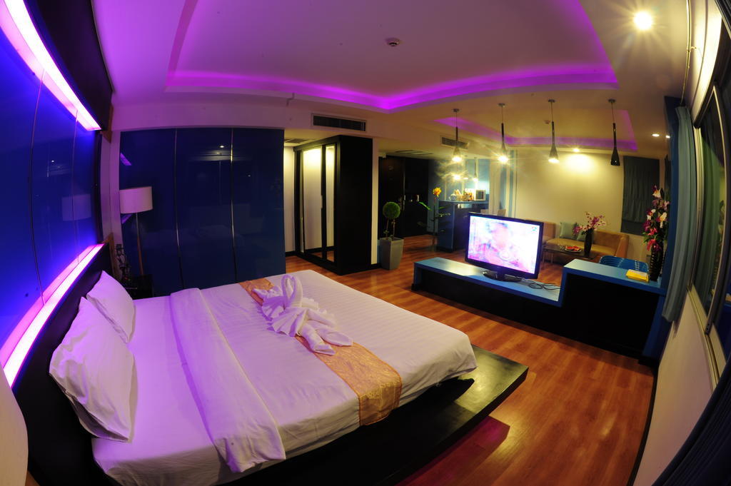 Capital O 75514 Vasidtee City Hotel Suphan Buri Bagian luar foto