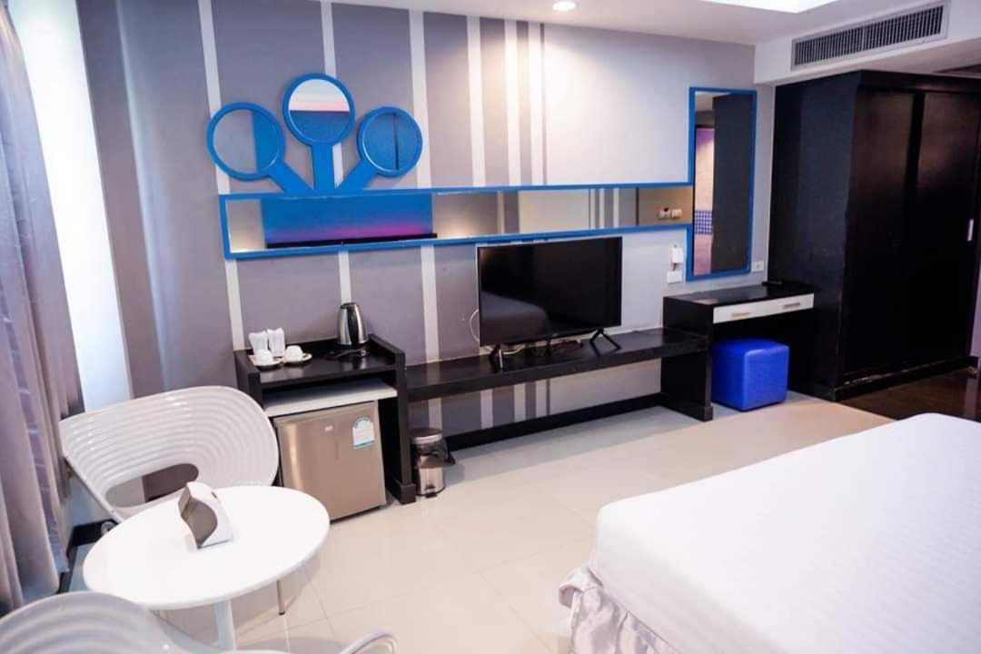 Capital O 75514 Vasidtee City Hotel Suphan Buri Bagian luar foto