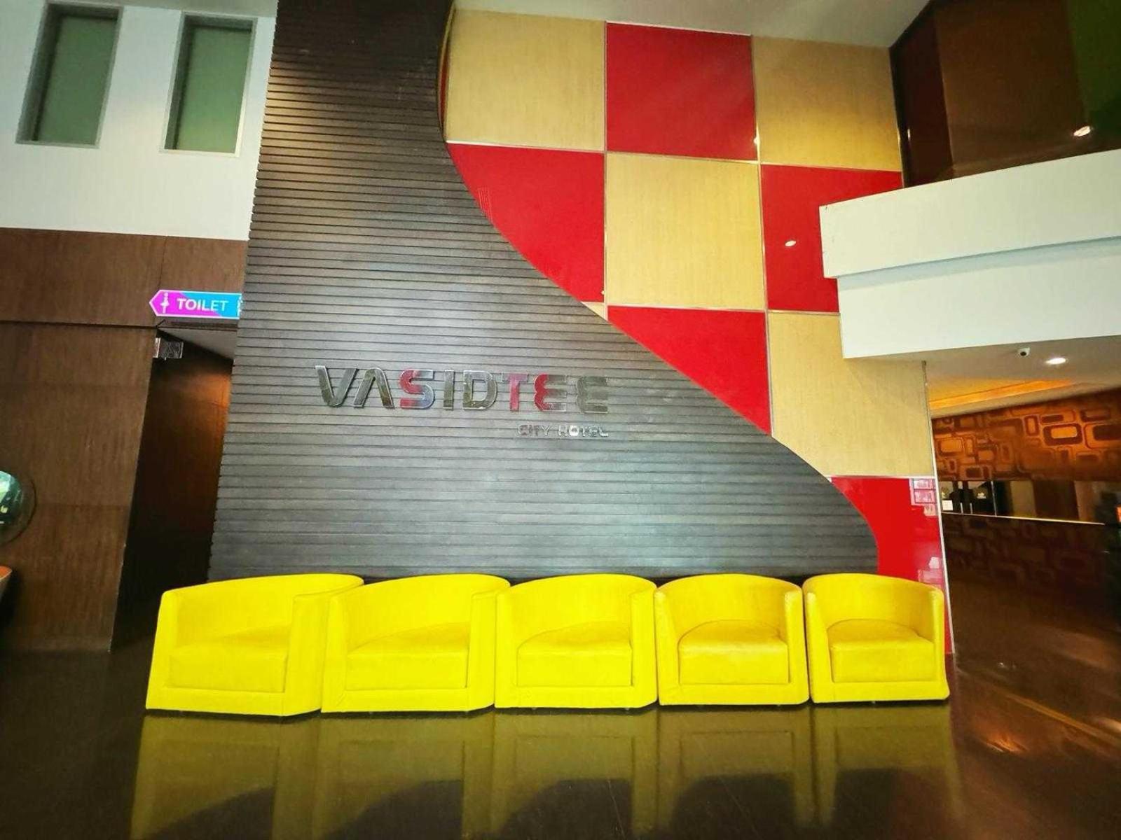 Capital O 75514 Vasidtee City Hotel Suphan Buri Bagian luar foto