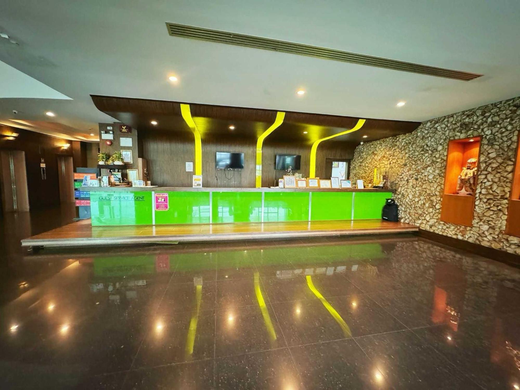 Capital O 75514 Vasidtee City Hotel Suphan Buri Bagian luar foto