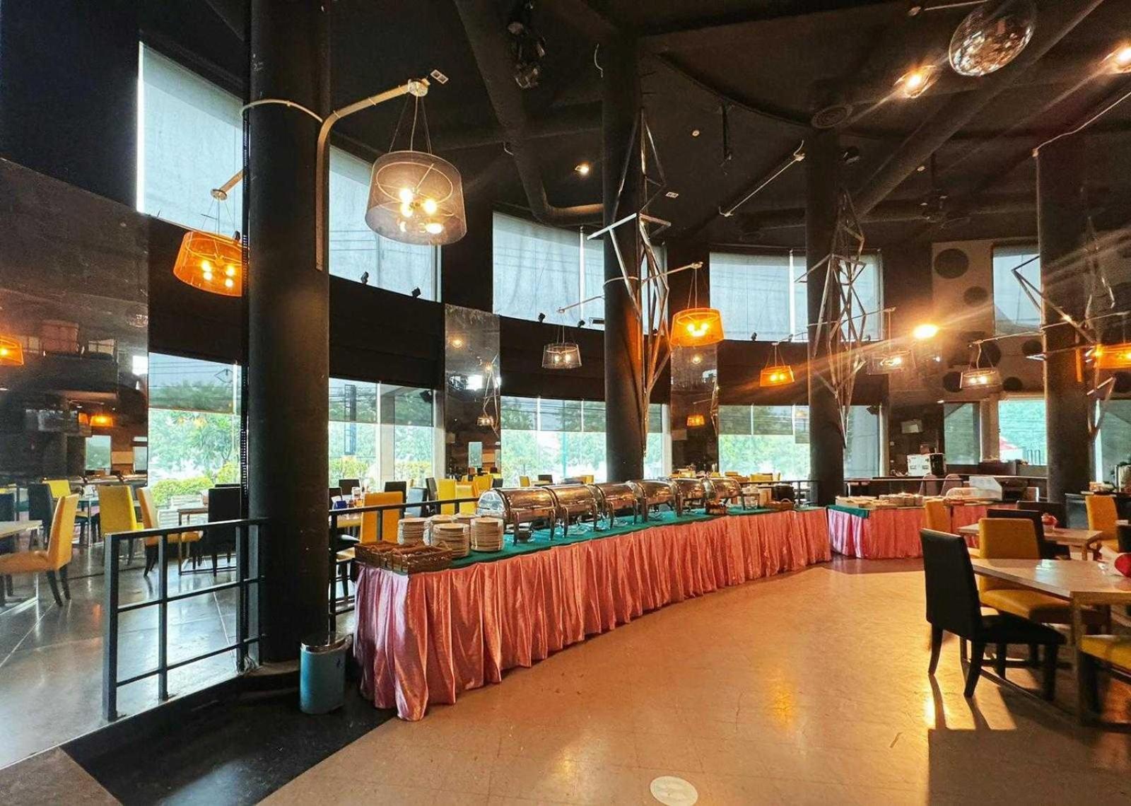 Capital O 75514 Vasidtee City Hotel Suphan Buri Bagian luar foto