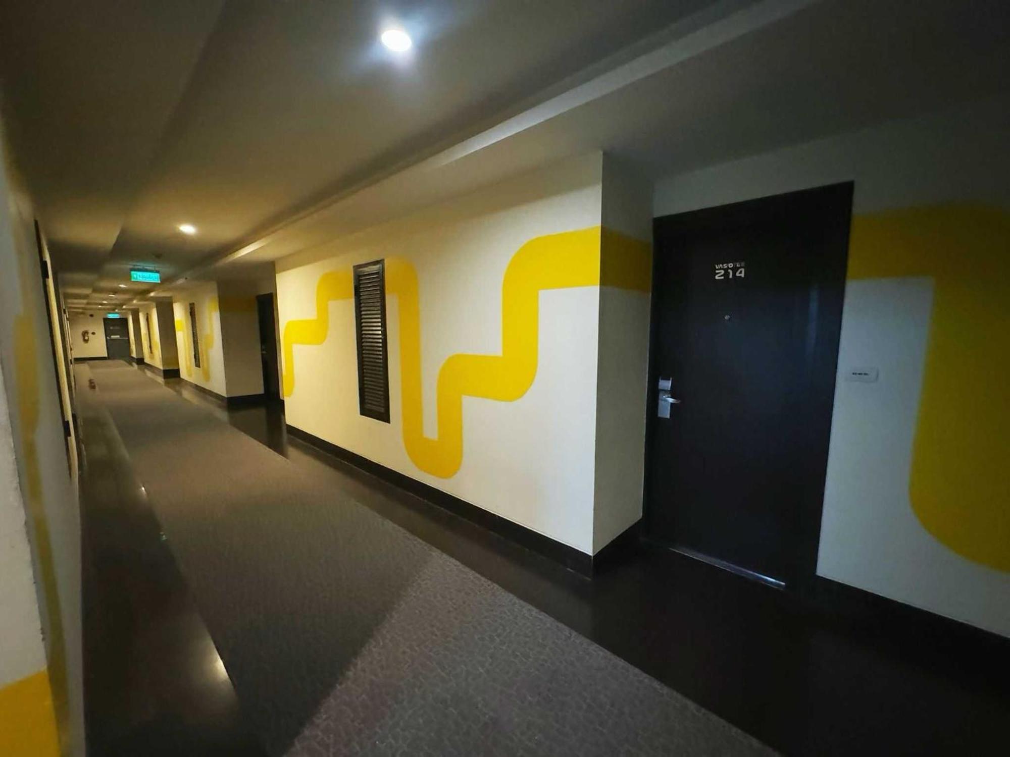 Capital O 75514 Vasidtee City Hotel Suphan Buri Bagian luar foto
