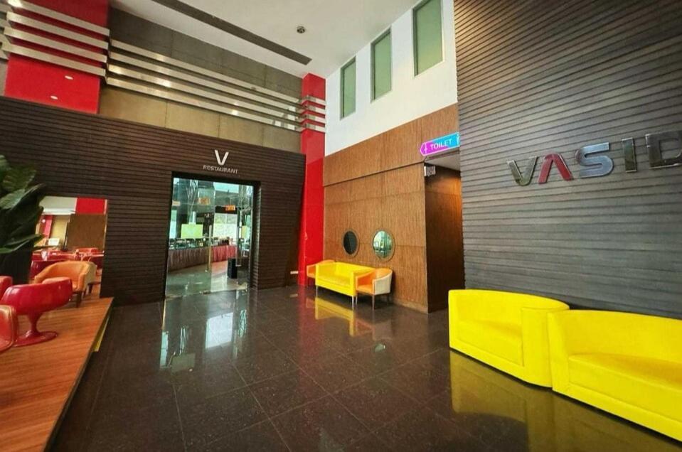 Capital O 75514 Vasidtee City Hotel Suphan Buri Bagian luar foto