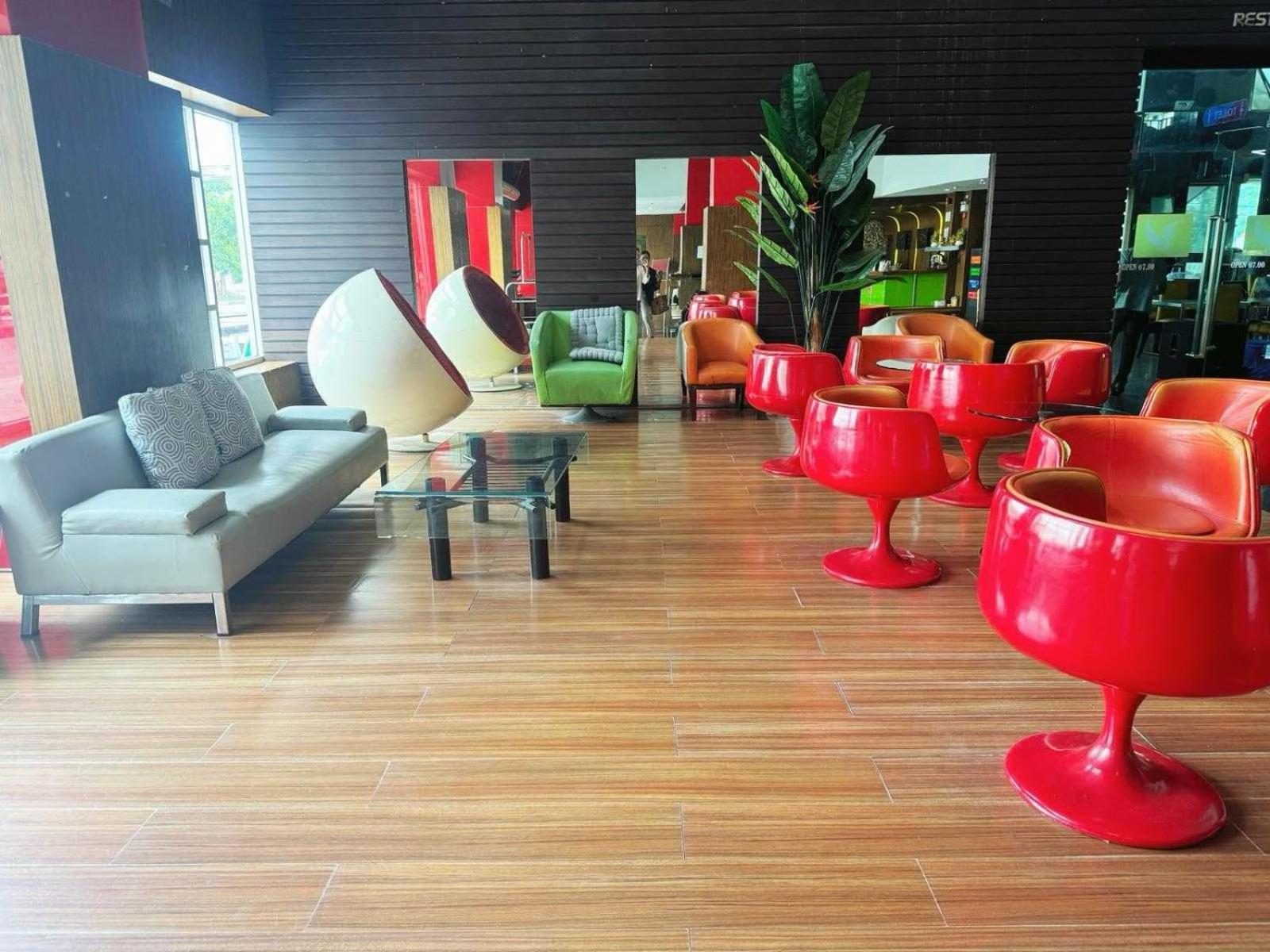 Capital O 75514 Vasidtee City Hotel Suphan Buri Bagian luar foto