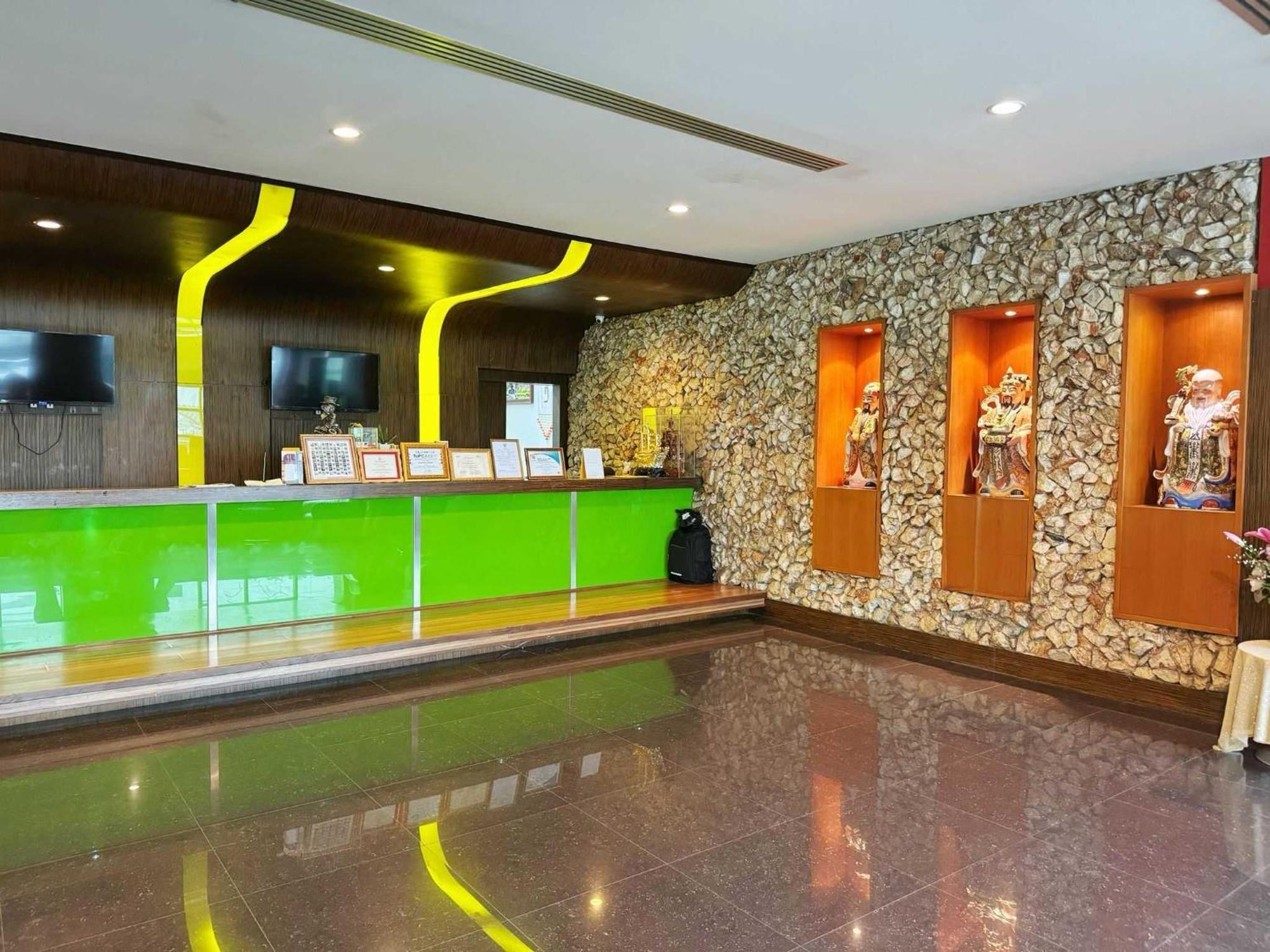 Capital O 75514 Vasidtee City Hotel Suphan Buri Bagian luar foto