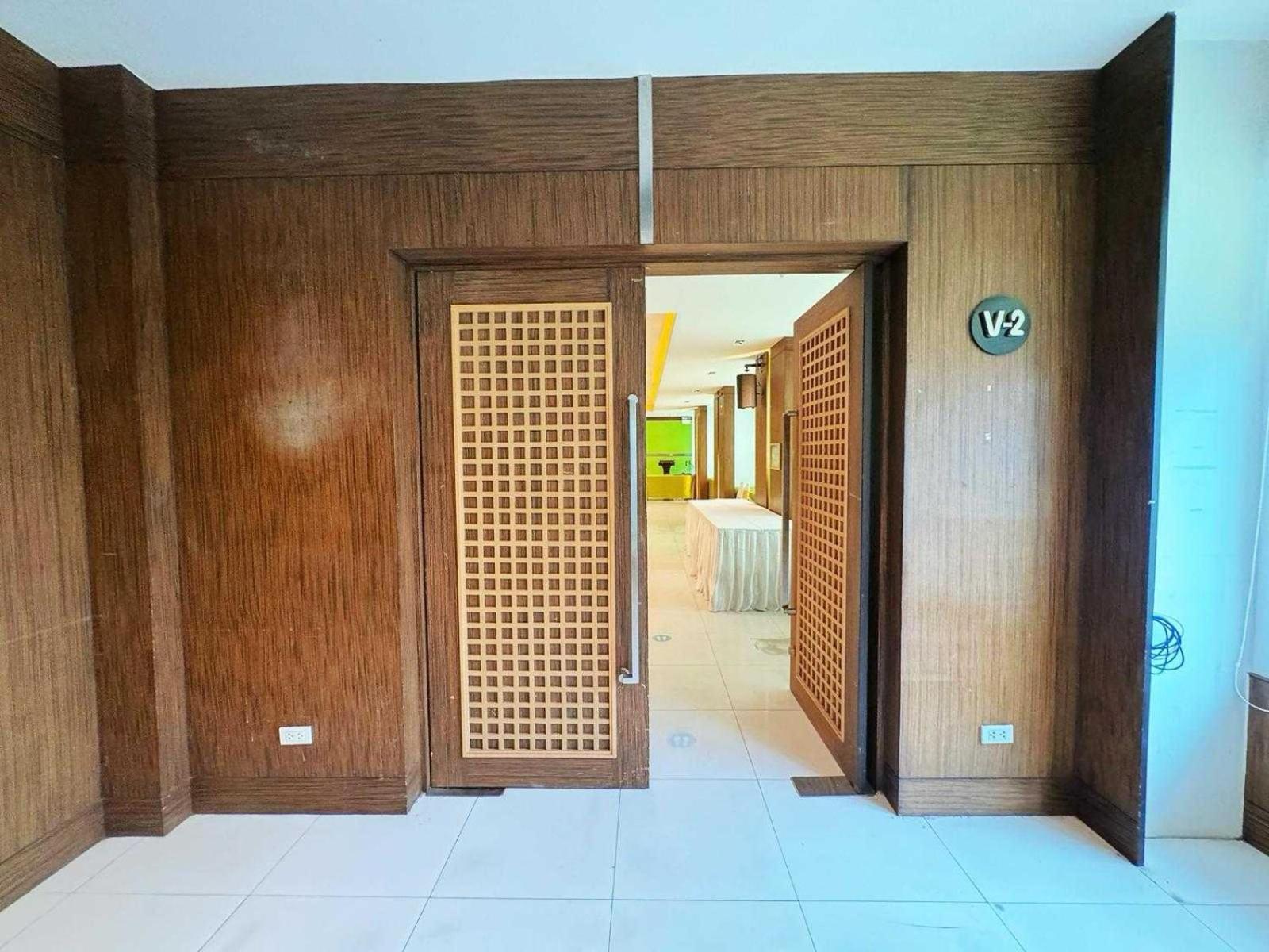 Capital O 75514 Vasidtee City Hotel Suphan Buri Bagian luar foto
