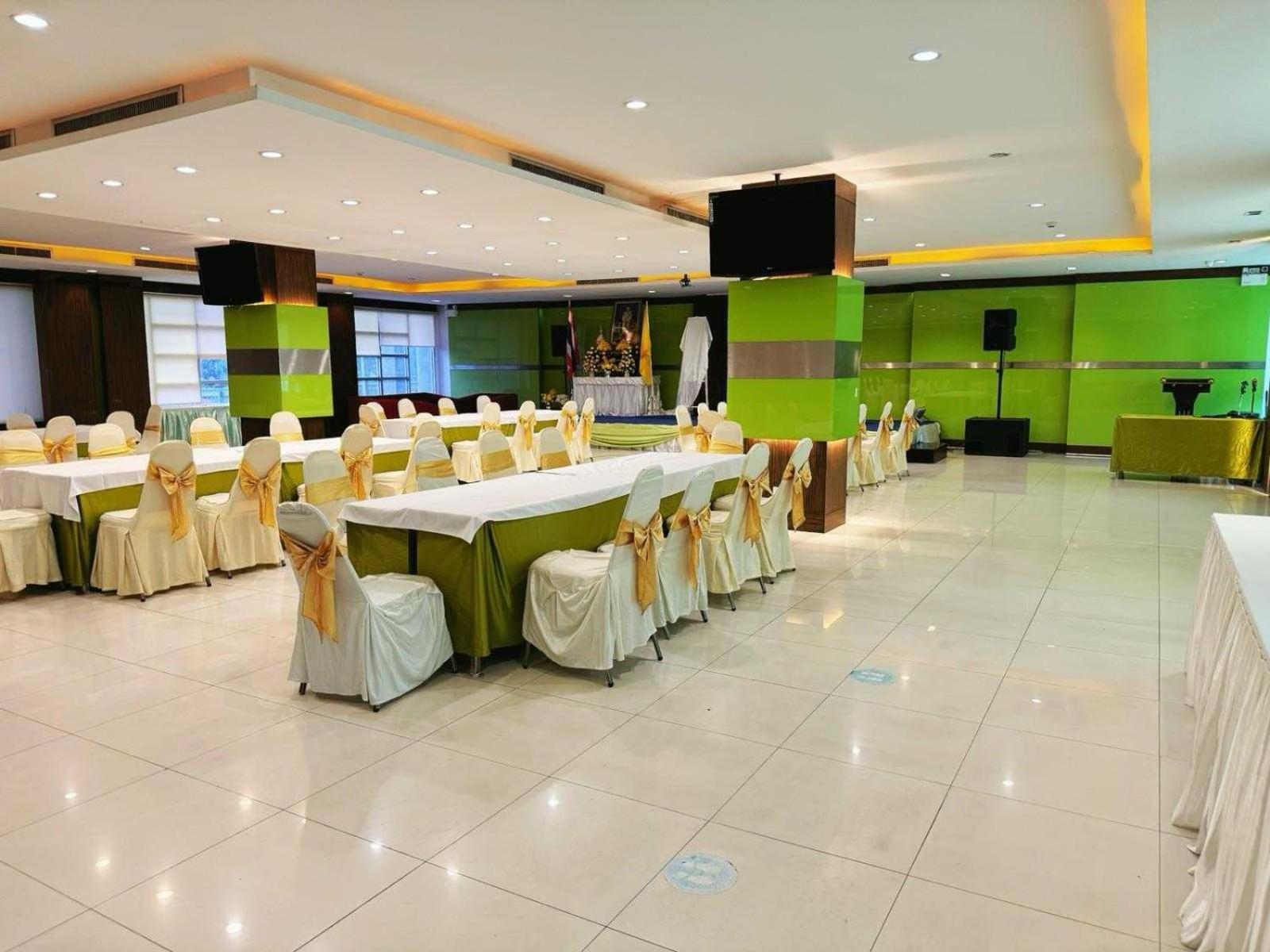 Capital O 75514 Vasidtee City Hotel Suphan Buri Bagian luar foto