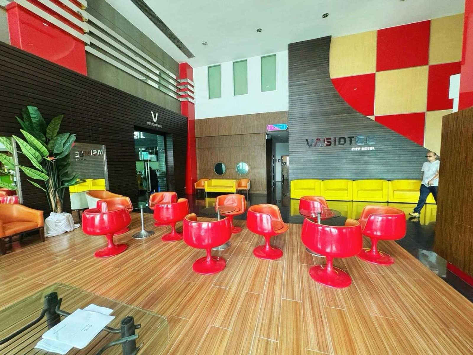 Capital O 75514 Vasidtee City Hotel Suphan Buri Bagian luar foto