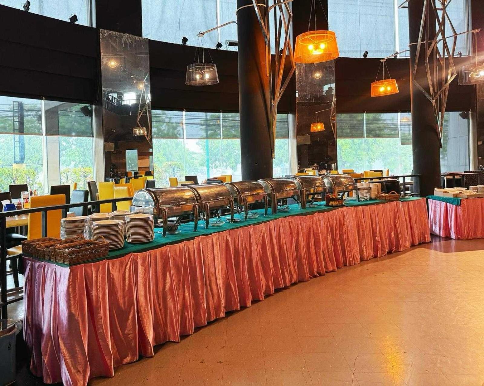 Capital O 75514 Vasidtee City Hotel Suphan Buri Bagian luar foto