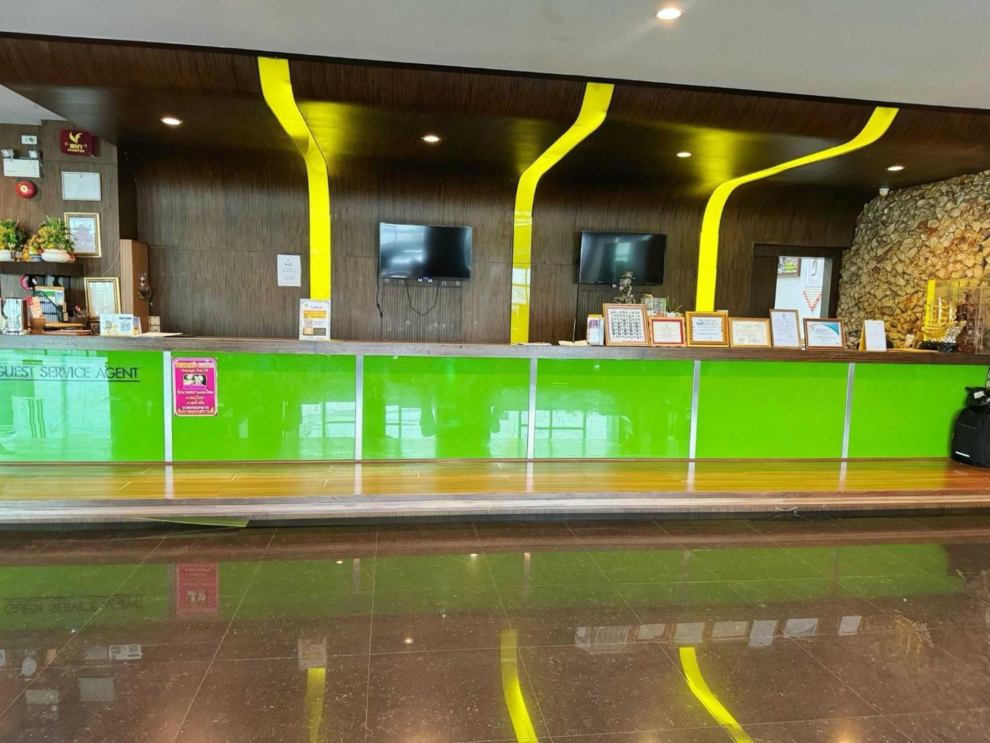 Capital O 75514 Vasidtee City Hotel Suphan Buri Bagian luar foto