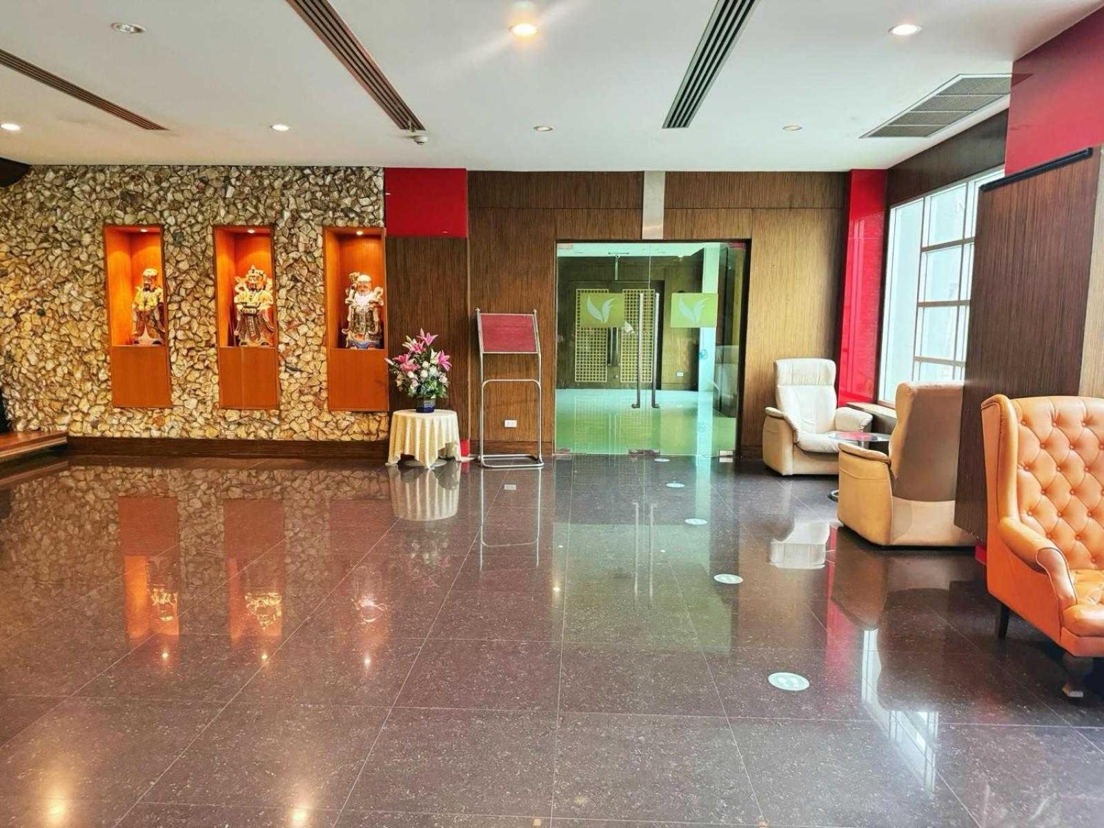 Capital O 75514 Vasidtee City Hotel Suphan Buri Bagian luar foto