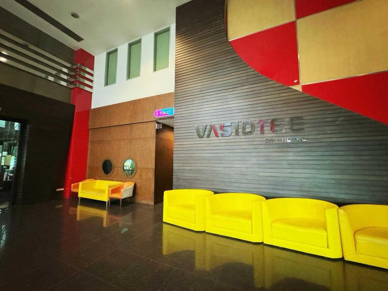 Capital O 75514 Vasidtee City Hotel Suphan Buri Bagian luar foto