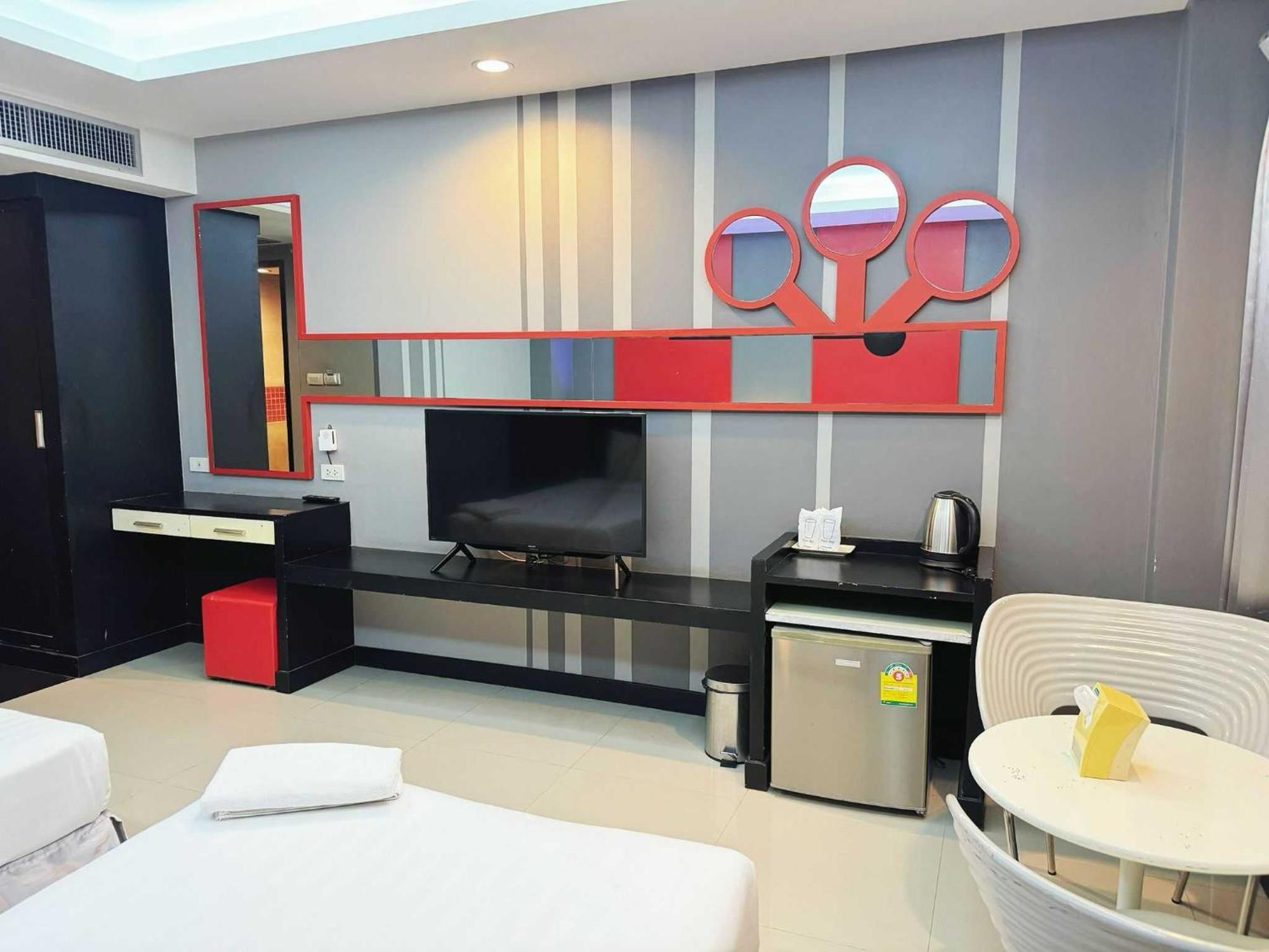 Capital O 75514 Vasidtee City Hotel Suphan Buri Bagian luar foto