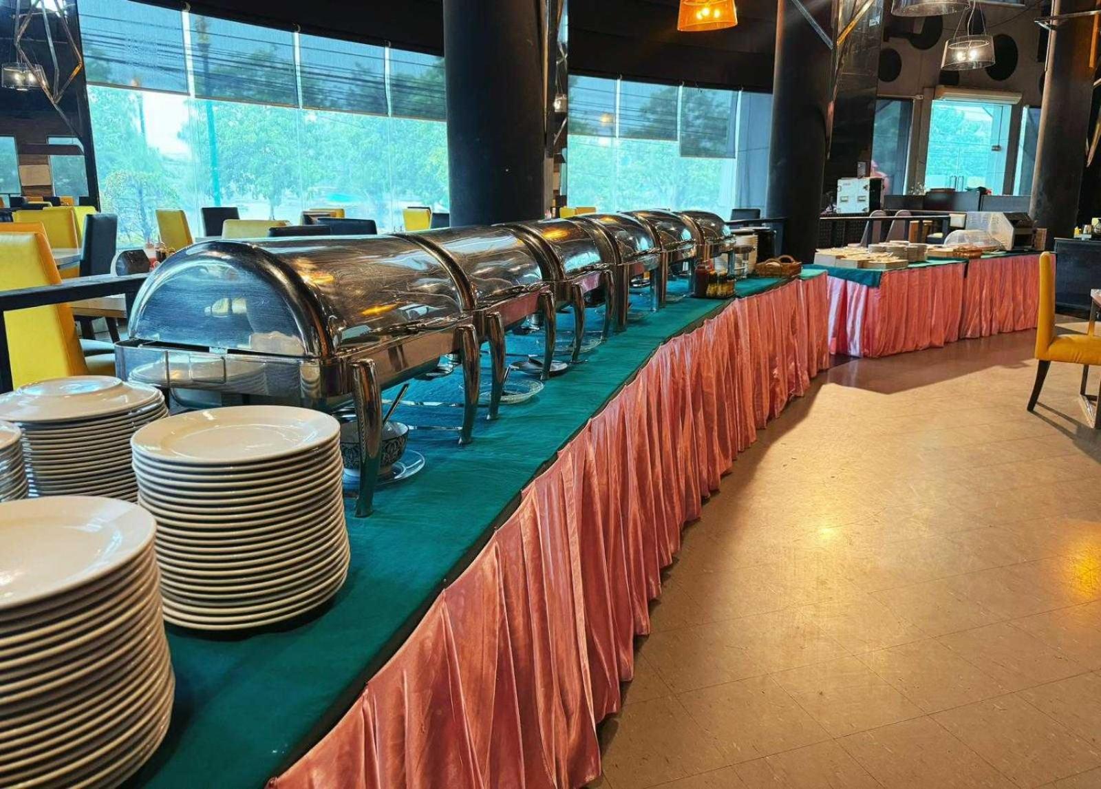 Capital O 75514 Vasidtee City Hotel Suphan Buri Bagian luar foto