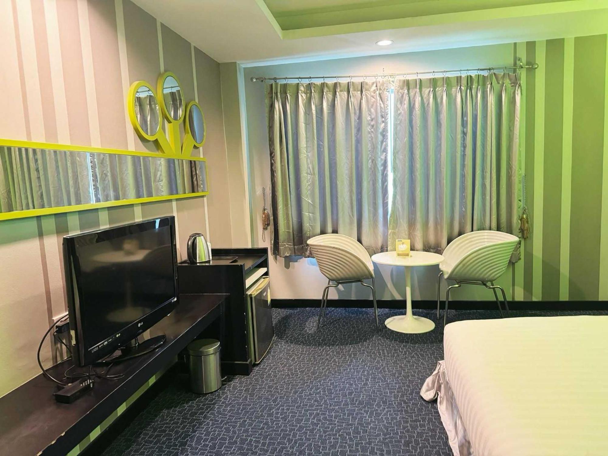 Capital O 75514 Vasidtee City Hotel Suphan Buri Bagian luar foto