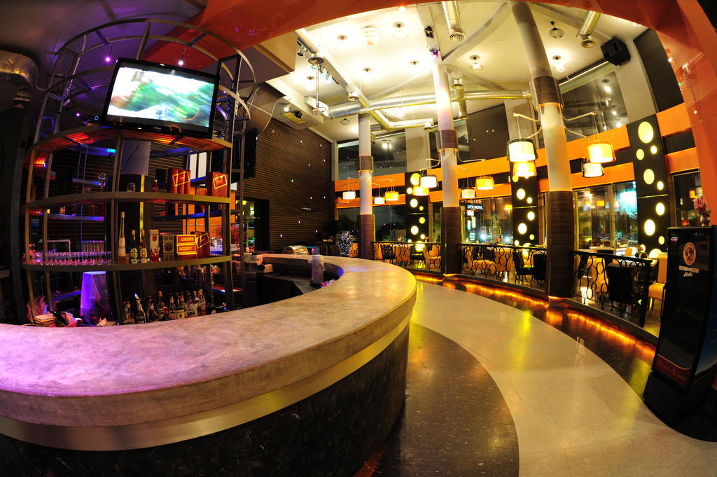 Capital O 75514 Vasidtee City Hotel Suphan Buri Bagian luar foto