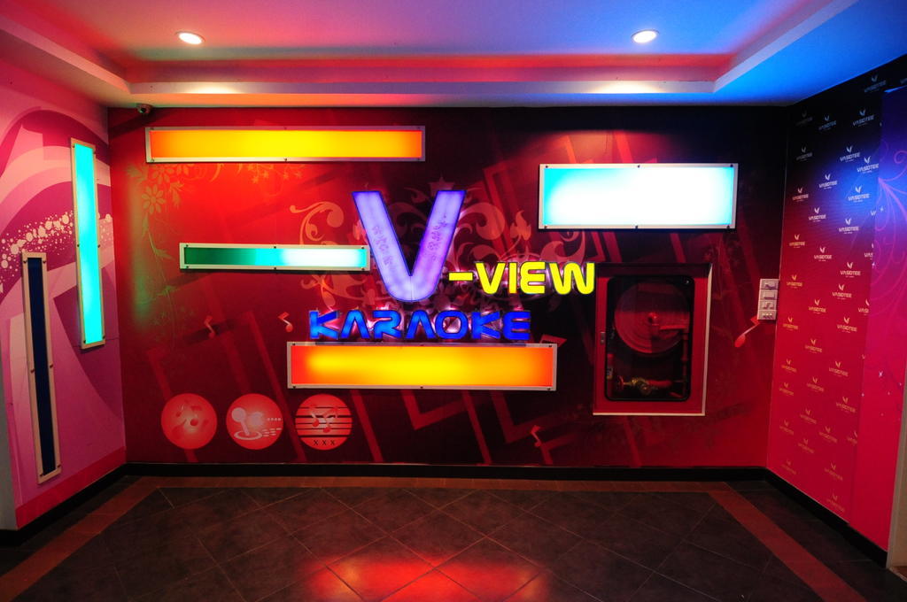 Capital O 75514 Vasidtee City Hotel Suphan Buri Bagian luar foto