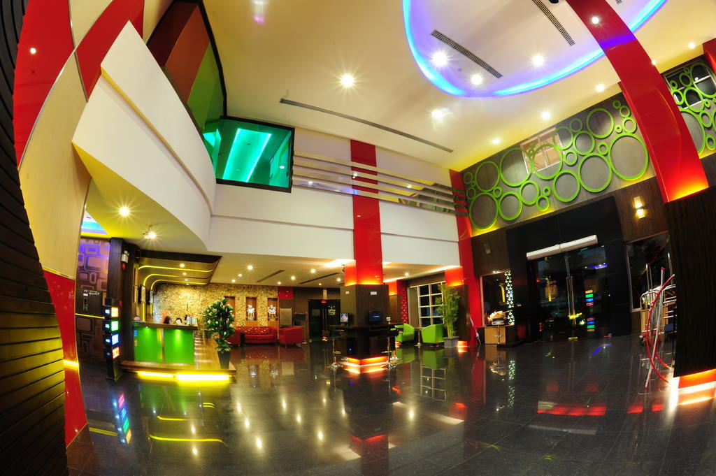 Capital O 75514 Vasidtee City Hotel Suphan Buri Bagian luar foto