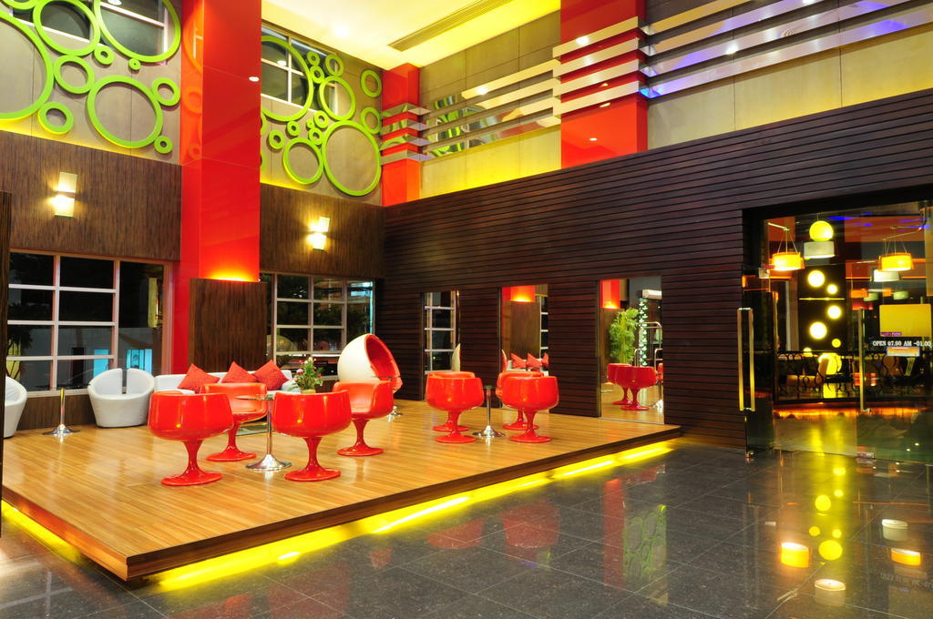 Capital O 75514 Vasidtee City Hotel Suphan Buri Bagian luar foto