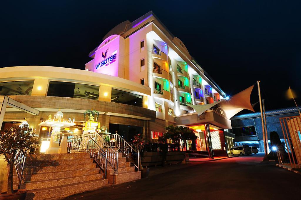 Capital O 75514 Vasidtee City Hotel Suphan Buri Bagian luar foto